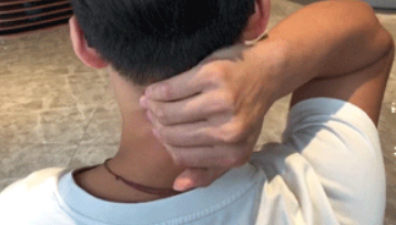 晋城市中医研究所：颈椎疼脖子僵，一个小动作就能治