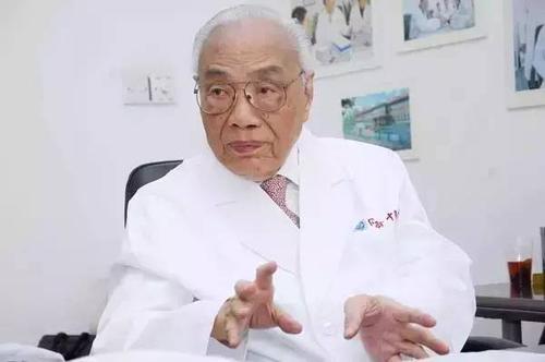 首届国医大师颜德馨：衡法之父