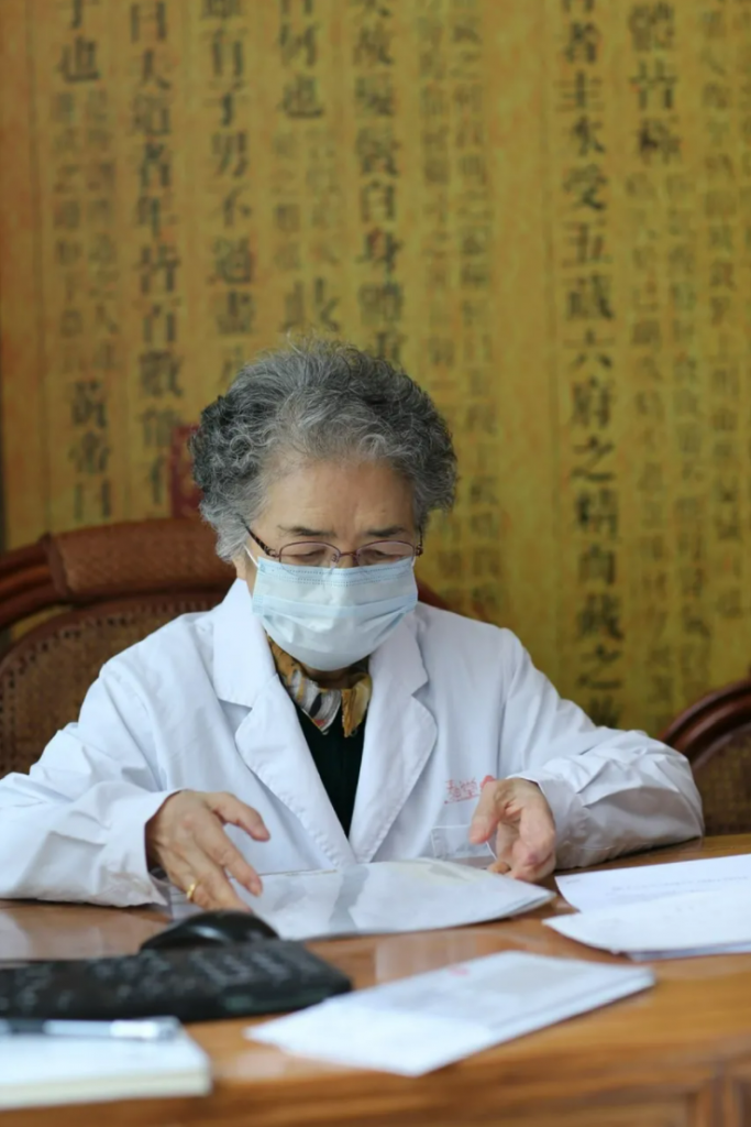 上海泰坤堂中医院:俞瑾教授抗癌36年坚持治病救人，为万千家庭带来欢声笑语