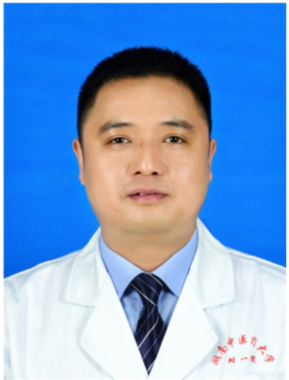 擅长手术治疗老年性退行性腰椎管狭窄、脊柱骨折——杨少锋博士